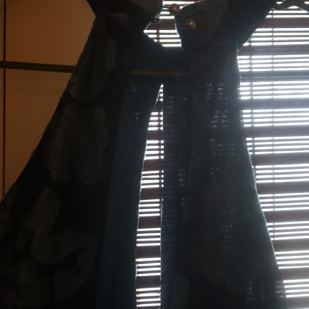 evening gown - Picture 3 of 4